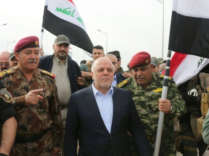 رئيس الوزراء العراقي حيدر العبادي خلال زيارته مدينة الرمادي