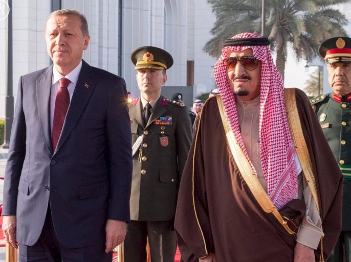 Saudi King Salman (R) stands next to Turkish President Tayyip Erdogan during a welcoming ceremony upon Erdogan's arrival in Riyadh, Saudi Arabia December 29, 2015. REUTERS/Saudi Press Agency/Handout via Reuters ATTENTION EDITORS - THIS IMAGE HAS BEEN SUPPLIED BY A THIRD PARTY. IT IS DISTRIBUTED, EXACTLY AS RECEIVED BY REUTERS, AS A SERVICE TO CLIENTS. REUTERS IS UNABLE TO INDEPENDENTLY VERIFY THE AUTHENTICITY, CONTENT, LOCATION OR DATE OF THIS IMAGE. FOR EDITORIAL USE ONLY. NOT FOR SALE FOR MARKETING OR ADVERTISING CAMPAIGNS. EDITORIAL USE ONLY. NO RESALES. NO ARCHIVE.
