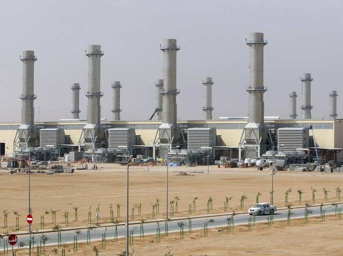A general view of power plant number 10 at Saudi Electricity Company's Central Operation Area, south of Riyadh, April 27, 2012. Saudi Arabia is likely to burn less crude in its power plants this summer thanks to rising output from dedicated gas fields and gas that would be associated with any increase in oil output to make up for lower Iranian production. Picture taken April 27, 2012. To match Analysis SAUDI-CRUDE/GAS REUTERS/Fahad Shadeed (SAUDI ARABIA - Tags: ENERGY BUSINESS)