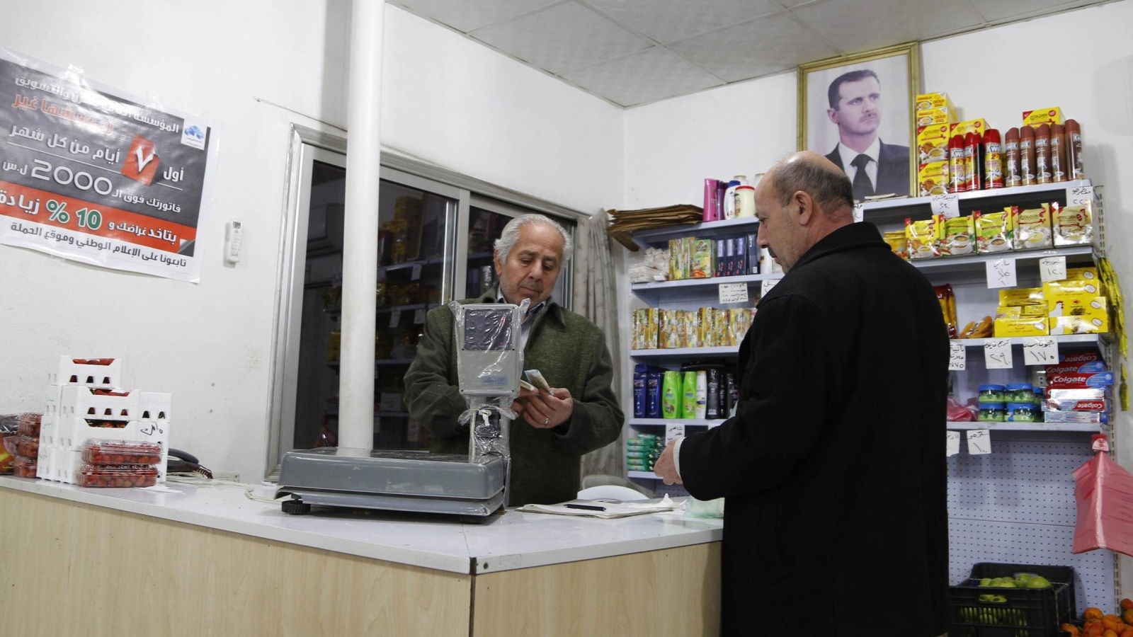 الليرة السورية فقدت قيمتها مع تبدد الاحتياطي الأجنبي (رويترز-أرشيف)
