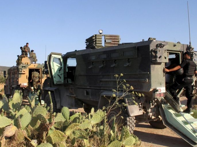 Tunisian soldiers and police patrol the area of Mount Salloum near Algeria's border in Kasserine, Tunisia July 4, 2015. Tunisian President Beji Caid Essebsi declared a state of emergency on Saturday, saying the Islamist militant attack on a beach hotel that killed 38 foreigners had left the country "in a state of war". Picture taken July 4, 2015. REUTERS/Stringer