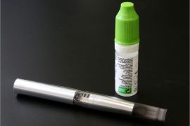 epa03610676 An electronic cigarette is seen in Nice, France, 05 March 2013. Media reports on 05 March state that French Minister for Social Affairs and Health Marisol Touraine is to launch an investigation into the side effects of the flavours used in the electronic cigarettes