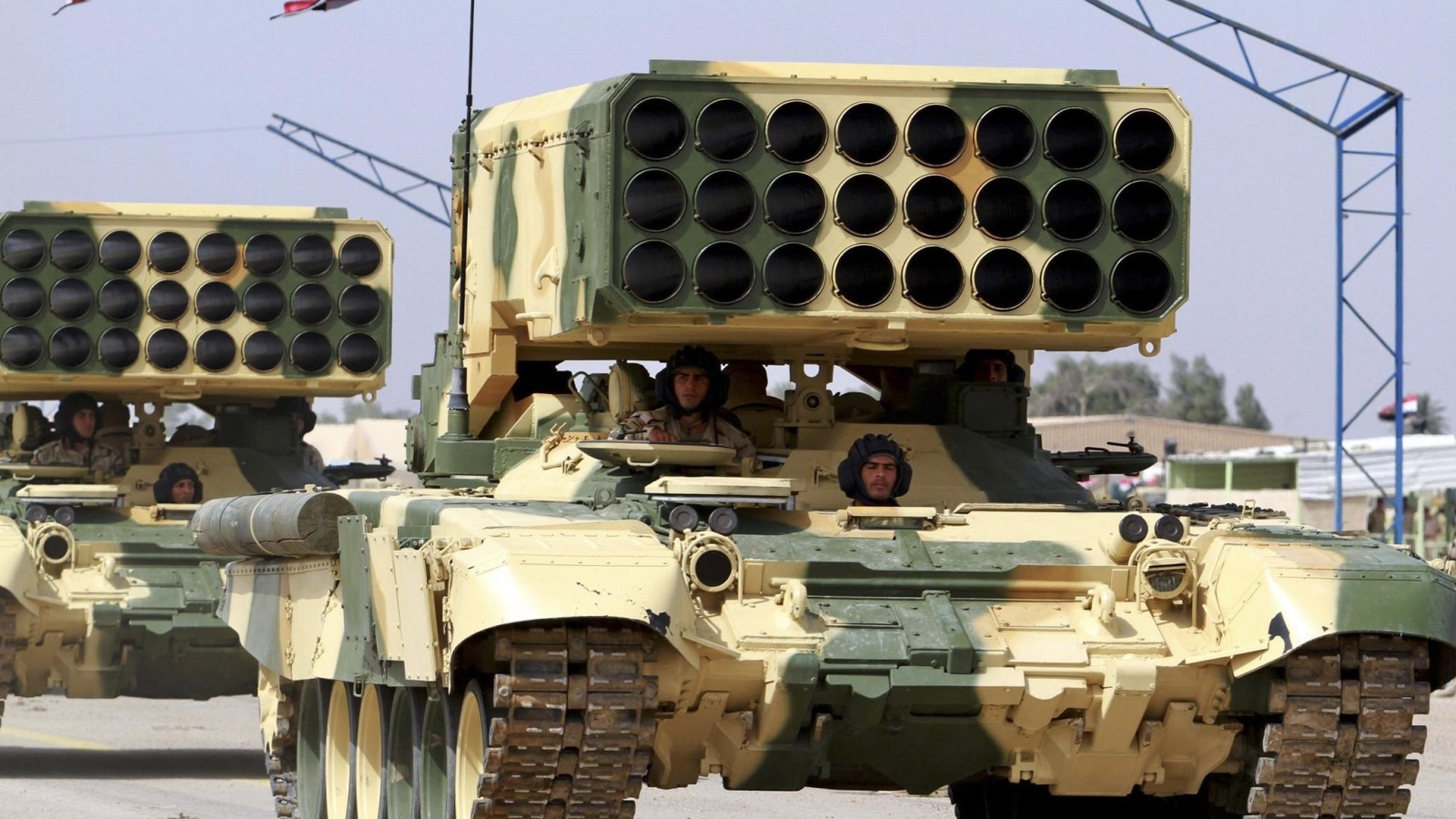 ‪قاذفات صواريخ روسية لدى الجيش العراقي‬  قاذفات صواريخ روسية لدى الجيش العراقي (رويترز)