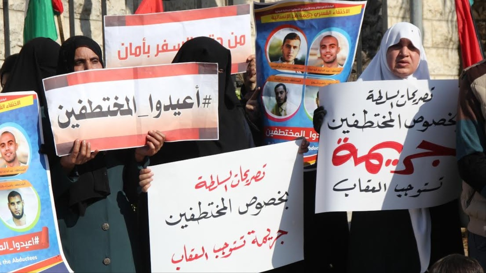 إقالة وزير العدل بعد سؤال مصر عن مصير المختطفين شكلت صدمة لعائلاتهم (الجزيرة)