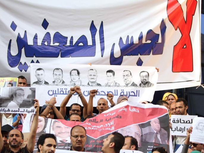 وقفة احتجاجية ضد حبس الصحفيين-أمام نقابة الصحفيين المصرية