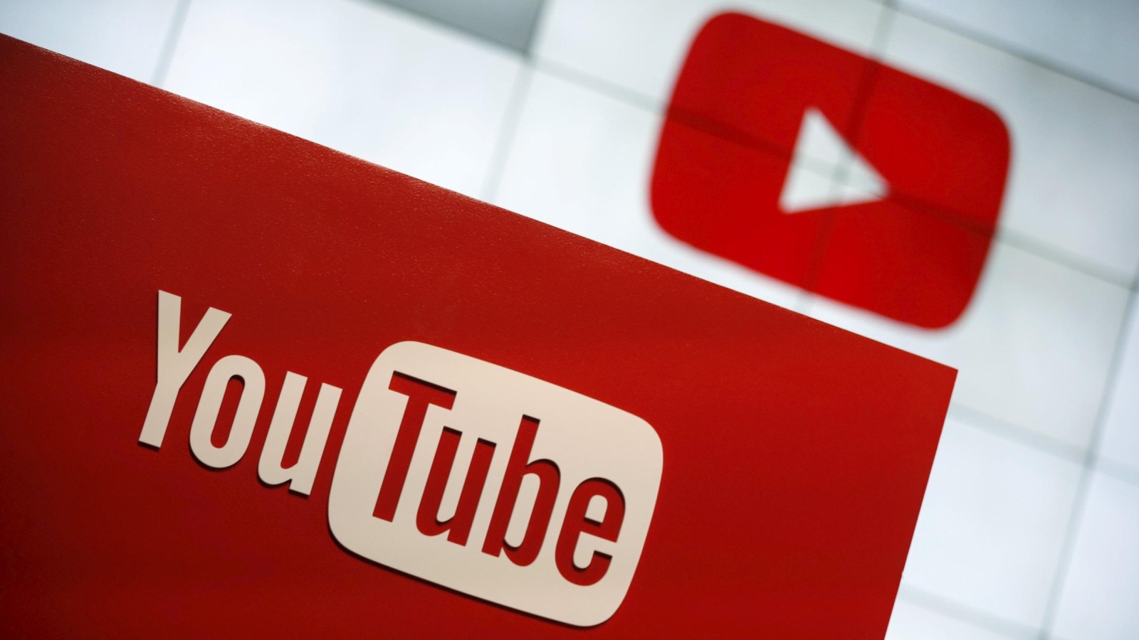 ‪النسخة الجديدة من يوتيوب ستختص بعرض فيديوهات الواقع الافتراضي والثلاثية الأبعاد‬ (رويترز)