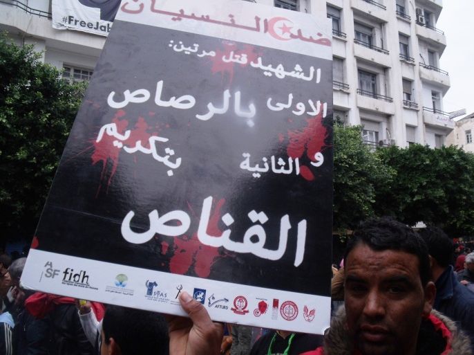 جانب من احتجاجات سابقة لعائلات شهداء الثورة/ في شارع الحبيب بورقيبة/العاصمة تونس/ ديسمبر/كانون الأول 2013