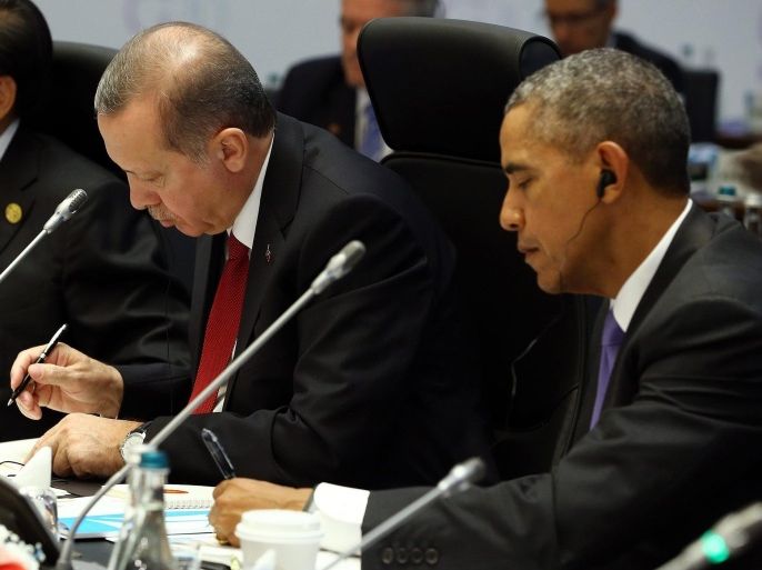China's President Xi Jinping (L-R), Turkey's President Recep Tayyip Erdogan, and US President Barack Obama at the second working session at the G20 Summit in Antalya, Turkey, 16 November 2015. In addition to discussions on the global economy, the G20 grouping of leading nations is set to focus on Syria during its summit this weekend, including the refugee crisis and the threat of terrorism.