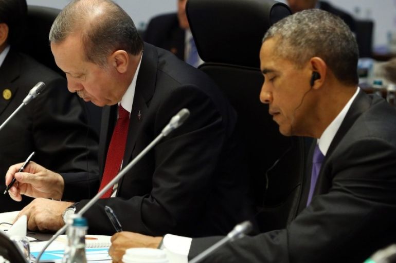 China's President Xi Jinping (L-R), Turkey's President Recep Tayyip Erdogan, and US President Barack Obama at the second working session at the G20 Summit in Antalya, Turkey, 16 November 2015. In addition to discussions on the global economy, the G20 grouping of leading nations is set to focus on Syria during its summit this weekend, including the refugee crisis and the threat of terrorism.