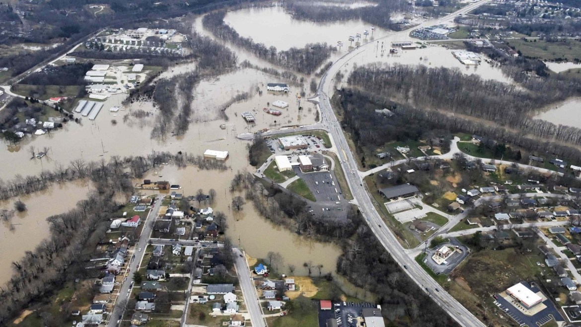Submerged roads and houses are seen after several days of heavy rain led to flooding, in an aerial view over Union, Missouri, December 29, 2015.  A storm system that triggered deadly tornadoes and flooding in the U.S. Midwest and Southwest pushed north on Tuesday, bringing snow and ice from Iowa to Massachusetts and another day of tangled air travel.  REUTERS/Kate Munsch  TPX IMAGES OF THE DAY