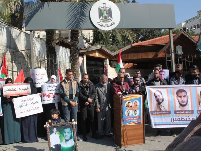 وقفة احتجاجية في غزة لأهالي الفلسطينيين الأربعة المختطفين في مصر، للاحتجاج على تجاهل السلطة الفلسطينية لقضيتهم