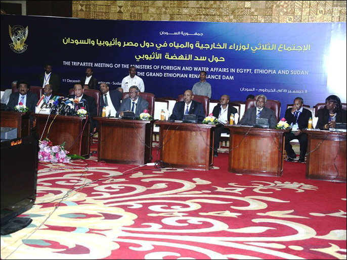 اجتماع وزراء خارجية ومياه مصر والسودان وإثيوبيا في الخرطوم لمناقشة اختلافهم بشأن سد النهضة الإثيوبي (الجزيرة)