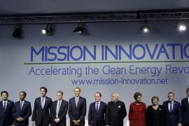 World leaders including U.S. President Barack Obama (8thL), French President Francois Hollande (C), Indian Prime Minister Narendra Modi (8thR), and Microsoft co-founder Bill Gates (7thL) attend a meeting to launch the 'Mission Innovation: Accelerating the Clean Energy Revolution' at the World Climate Change Conference 2015 (COP21) in Le Bourget, near Paris, France, November 30, 2015. REUTERS/Ian Langsdon/Pool