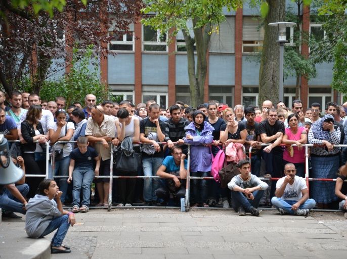 ن من ديسمبر كانون أول مثل الحدث الأبرز بألمانيا 2015. الصورة للاجئين أمام مركز استقبالهم بالعاصمة برلين . الجزيرة نت