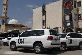 وفد الأمم المتحدة أثناء إجتماع النظام مع المعارضة في حي الوعر بحمص - الجزيرة نت - 1-12-2015