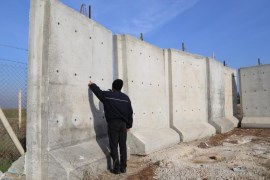 أنهت السلطات التركية، بناء أجزاء كبيرة من الجدار الفاصل، في المناطق المتاخمة للحدود السورية، للحيلولة دون وقوع حالات تهريب وتسلل غير شرعي، بولاية هاطاي الجنوبية.