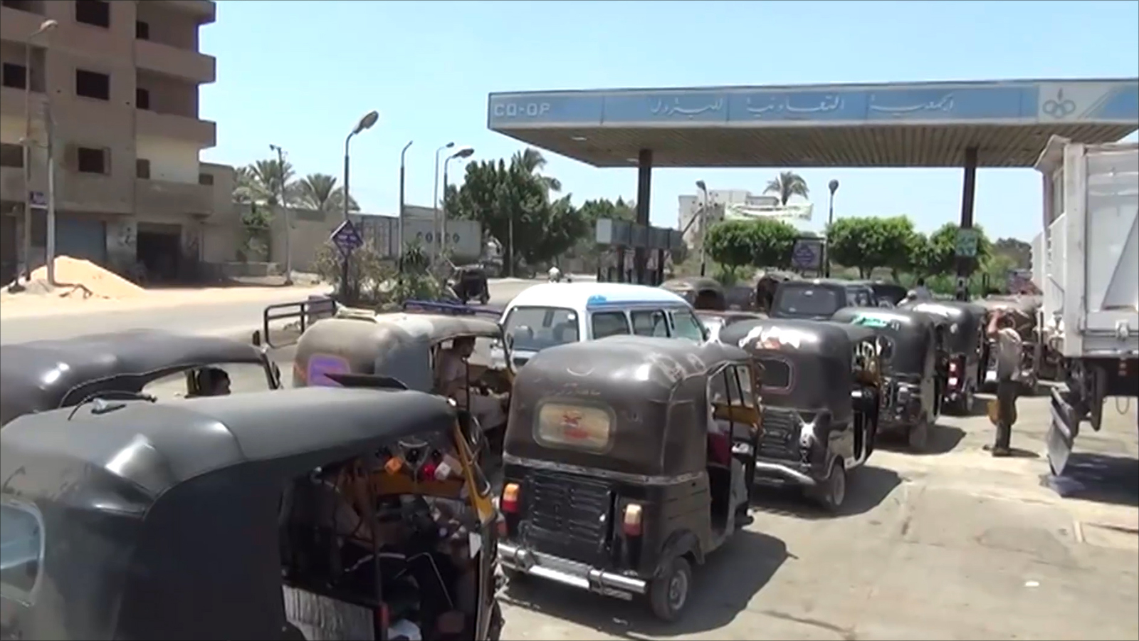 ‪أزمات الوقود تؤثر بشدة على الفقراء في مصر‬ (الجزيرة)