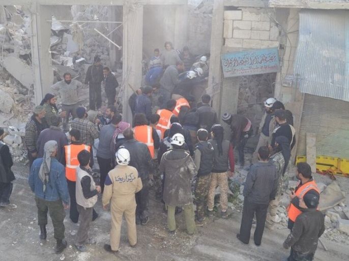 آثار قصف روسي لمستودع حبو في معرة النعمان بريف إدلب