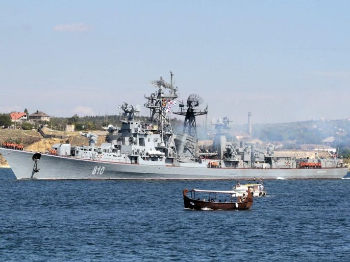 Russian destroyer Smetlivy leaves the harbour at the Crimean port of Sevastopol September 12, 2013. The ship left the Black Sea port on Thursday to undertake missions in the eastern Mediterranean, local media reported. REUTERS/Stringer (UKRAINE - Tags: MILITARY MARITIME POLITICS)
