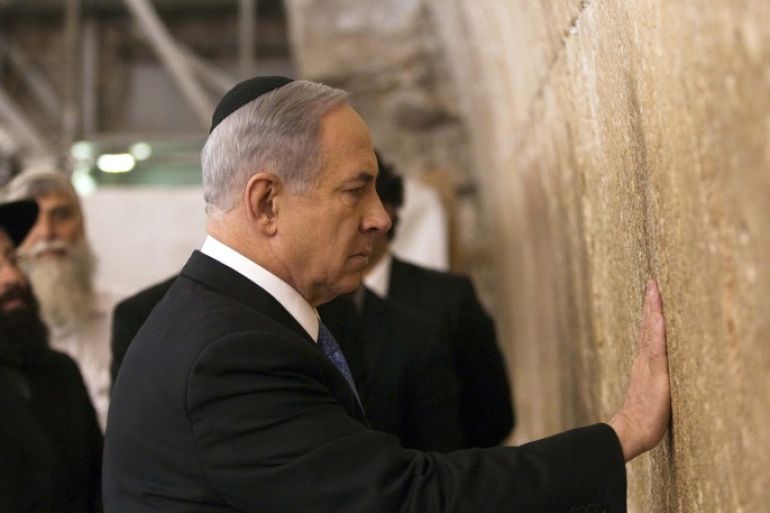 Israel's Prime Minister Benjamin Netanyahu touches the stones of the Western Wall, Judaism's holiest prayer site, in Jerusalem's Old City March 18, 2015. Netanyahu won a come-from-behind victory in Israel's election after tacking hard to the right in the final days of campaigning, including abandoning a commitment to negotiate a Palestinian state. REUTERS/Ronen Zvulun (JERUSALEM - Tags: POLITICS ELECTIONS RELIGION)