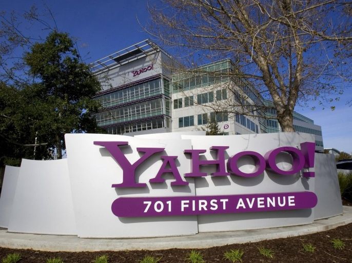 A Yahoo! sign sits out front of their headquarters in Sunnyvale, California, in this February 1, 2008 file photo. Yahoo Inc's board of directors on December 4, 2015 was in the third and final day of meetings that could decide the future of one of Silicon Valley's most prominent but troubled companies. REUTERS/Kimberly White/Files