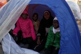 لاجئون سودانيون يعيشون ظروفا صعبة في خيام أمام مفوضية اللاجئين في العاصمة الأردنية عمان