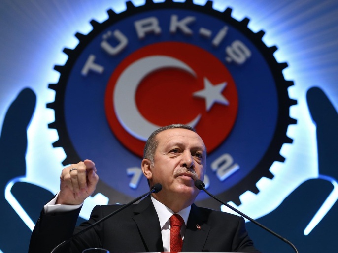 أردوغان خلال اجتماع عمالي أمس في أنقرة (أسوشيتد برس)