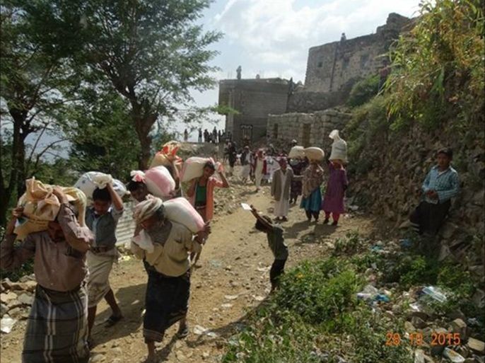 معاناة أهالي تعز جراء الحصار المفروض عليها من الحوثيين
