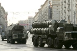 Russian S-300 anti-missile rocket system move along a central street during a rehearsal for a military parade in Moscow in this May 4, 2009 file photo. The Kremlin said President Vladimir Putin signed a decree ending a self-imposed ban on delivering the S-300 anti-missile rocket system to Iran, removing a major irritant between the two countries after Moscow canceled a corresponding contract in 2010 under pressure from the West. REUTERS/Alexander Natruskin