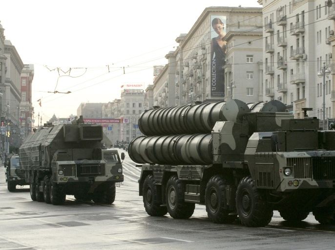 Russian S-300 anti-missile rocket system move along a central street during a rehearsal for a military parade in Moscow in this May 4, 2009 file photo. The Kremlin said President Vladimir Putin signed a decree ending a self-imposed ban on delivering the S-300 anti-missile rocket system to Iran, removing a major irritant between the two countries after Moscow canceled a corresponding contract in 2010 under pressure from the West. REUTERS/Alexander Natruskin