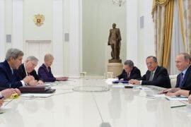 Russian President Vladimir Putin (2-R) speaks with U.S. Secretary of State John Kerry (3-L) during a meeting at the Kremlin in Moscow, Russia, 15 December 2015. Kerry said he wanted to use a visit to Moscow on Tuesday to make "real progress" in narrowing differences with Russian leader Vladimir Putin over how to end the conflict in Syria. EPA/ALEXEY DRUZHININ/SPUTNIK/KREMLIN POOL MANDATORY CREDIT/SPUTNIK/