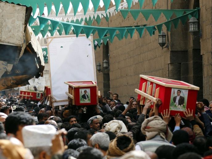 Houthi supporters carry the coffin of militia members allegedly killed in clashes with Saudi-backed Yemeni forces two days ago, during the funeral procession in Sana'a, Yemen, 27 December 2015. A nine-month fight continues to rage in several parts of the war-torn Yemen between the Houthi rebels and Saudi-backed pro-Yemeni government fighters since late March, leaving more than 6,000 people killed.
