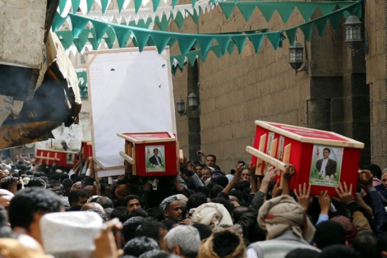 Houthi supporters carry the coffin of militia members allegedly killed in clashes with Saudi-backed Yemeni forces two days ago, during the funeral procession in Sana'a, Yemen, 27 December 2015. A nine-month fight continues to rage in several parts of the war-torn Yemen between the Houthi rebels and Saudi-backed pro-Yemeni government fighters since late March, leaving more than 6,000 people killed.