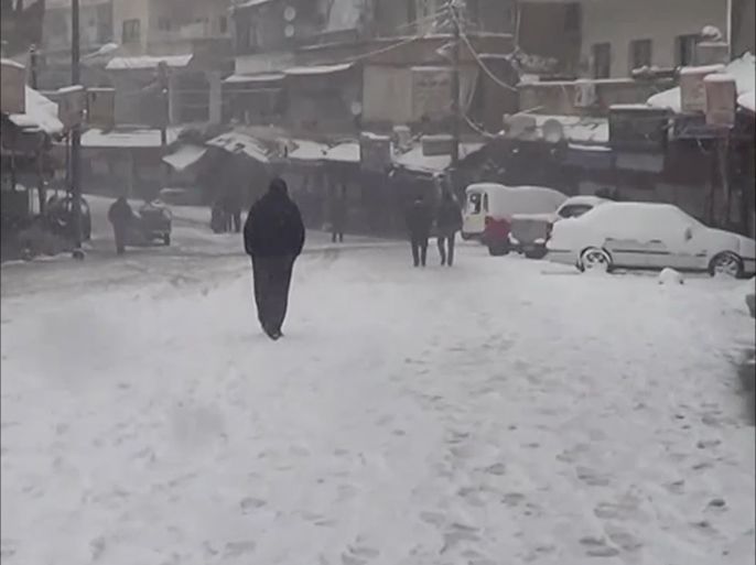 المجاعة في بلدة مضايا بريف دمشق التي تحاصرها قوات النظام السوري وعناصر حزب الله