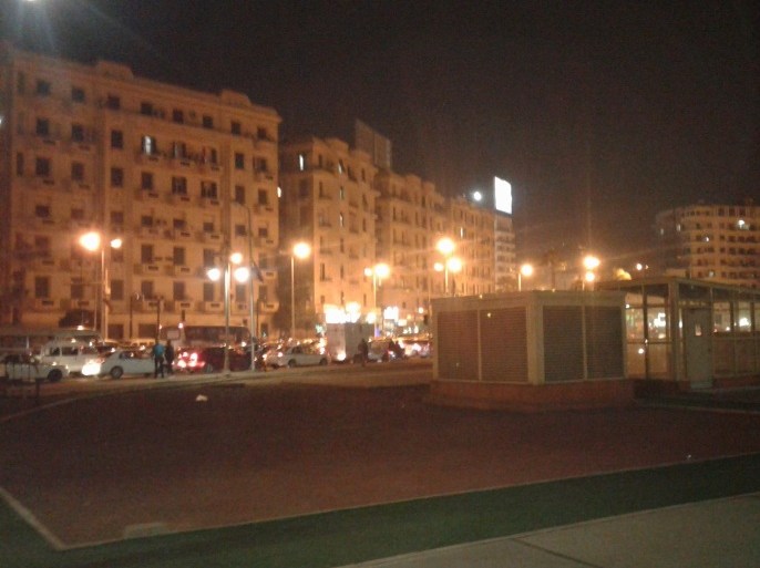 ميدان التحرير ليلا بعد إخلائه ـ من ناحية جراج التحرير ـ ( تصوير خاص 25 يناير 2016 )
