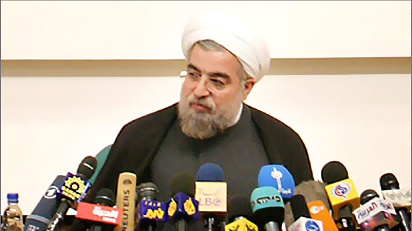 ‪روحاني أمر بتوسيع البرنامج الصاروخي لبلاده ردا على التهديدات الأميركية‬  