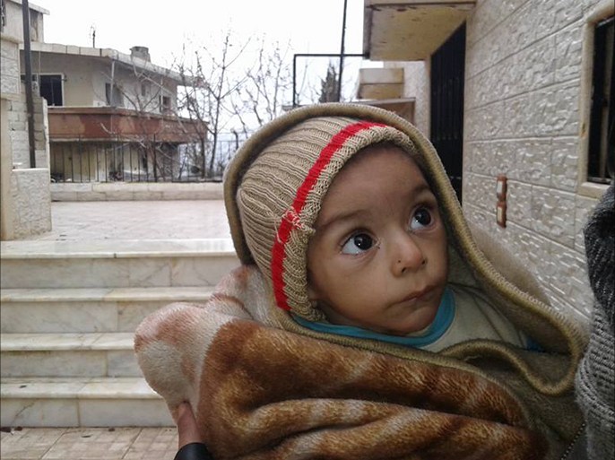 طفل يعاني سوء التغذية في بلدة مضايا بريف دمشق