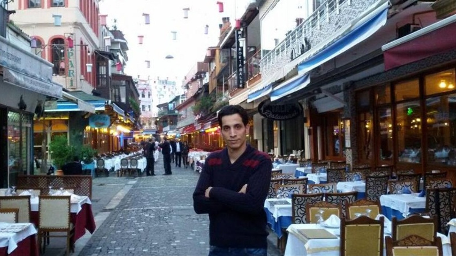 الشاب السوري خالد نجح في الوصول إلى اليونان بعد سبع محاولات فاشلة (الجزيرة)
