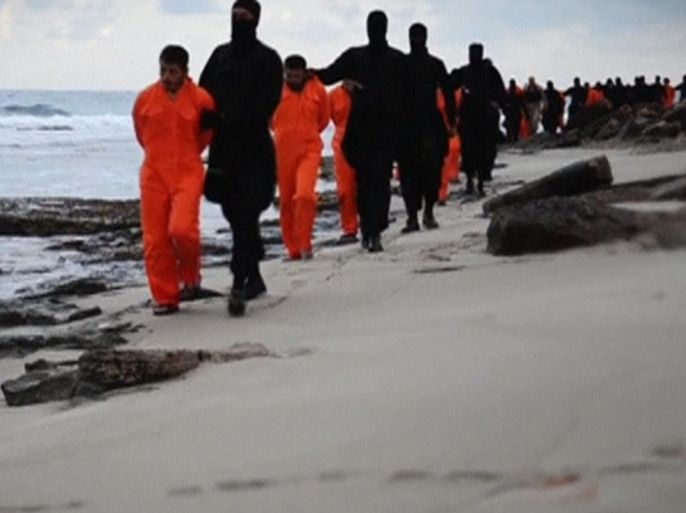 Men in orange jumpsuits purported to be Egyptian Christians held captive by the Islamic State (IS) are marched by armed men along a beach said to be near Tripoli, in this still image from an undated video made available on social media on February 15, 2015. Islamic State released the video on Sunday purporting to show the beheading of 21 Egyptian Christians kidnapped in Libya. In the video, militants in black marched the captives to a beach that the group said was near Tripoli. They were forced down onto their knees, then beheaded. Egypt's state news agency MENA quoted the spokesman for the Coptic Church as confirming that 21 Egyptian Christians believed to be held by Islamic State were dead. REUTERS/Social media via Reuters TV (CIVIL UNREST CONFLICT) ATTENTION EDITORS - THIS PICTURE WAS PROVIDED BY A THIRD PARTY VIDEO. REUTERS IS UNABLE TO INDEPENDENTLY VERIFY THE AUTHENTICITY, CONTENT, LOCATION OR DATE OF THIS IMAGE. THIS PICTURE IS DISTRIBUTED EXACTLY AS RECEIVED BY REUTERS, AS A SERVICE TO CLIENTS. FOR EDITORIAL USE ONLY. NOT FOR SALE FOR MARKETING OR ADVERTISING CAMPAIGNS. NO SALES. NO ARCHIVES