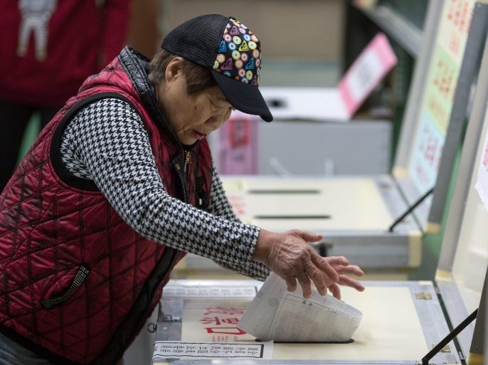 A woman casts her vote at a school in New Taipei City, Taiwan, 16 January 2016. Several polls conducted last week suggest Tsai Ing-wen, the Democratic Progressive Party (DPP) presidential candidate is at least 20 percent ahead of her main rival, Eric Chu, the candidate for the ruling Nationalists.