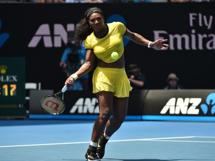 HK601 - Melbourne, Victoria, AUSTRALIA : Serena Williams of the US hits a return during her women's singles match against Russia's Maria Sharapova on day nine of the 2016 Australian Open tennis tournament in Melbourne on January 26, 2016. AFP PHOTO / SAEED KHAN -- IMAGE RESTRICTED TO EDITORIAL USE - STRICTLY NO COMMERCIAL USE