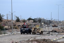 Iraqi army forces take up position at a street in central Ramadi city, west of Iraq, 03 January 2016. Islamic State militants are holding around 200 families hostage in Ramadi, an Iraqi official said on 31 December 2015, three days after the western city was mostly retaken from the terrorist group. Head of the Anbar province local council, Sabah Karhut, said that the jihadists were holding the families in the eastern part of Ramadi to stop US-led coalition warplanes and Iraqi ground forces from hunting Islamic State remnants in the city.