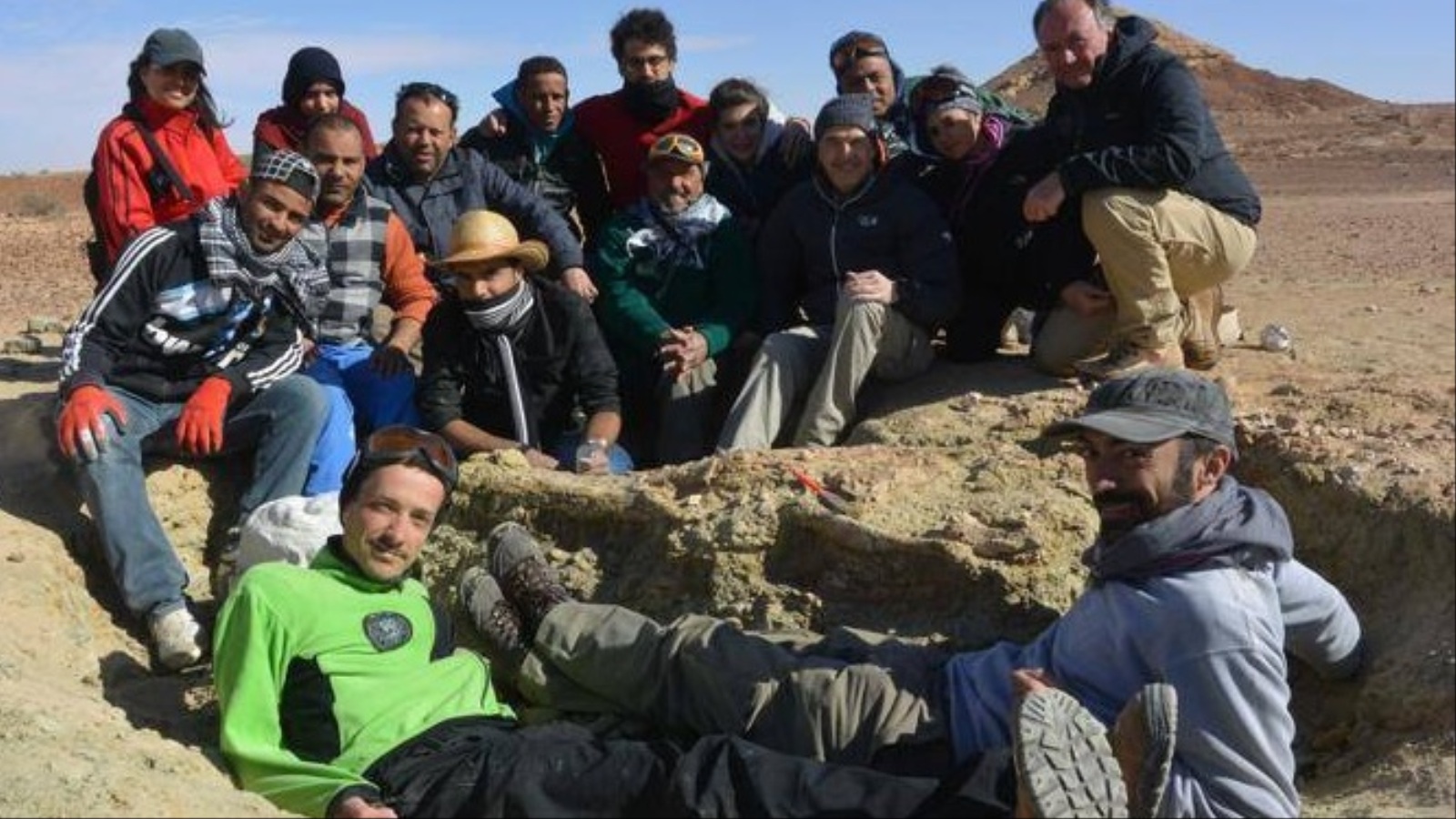 ‪فريق تونسي إيطالي شارك باكتشاف حفرية التمساح العملاق في جنوب تونس‬ (الجزيرة)