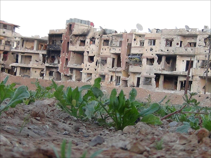 آثار قصف قوات النظام لمعضمية الشام بريف دمشق (الجزيرة)