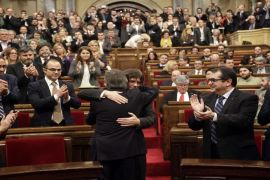 Catalonian acting President Artur Mas (front) embraces Gerona's Mayor Carles Puigdemont (C back) during the Puigdemont's vote of confindence in the regional Parliament in Barcelona, northeastern Spain, 10 January 2016. An alliance of pro-separatist parties in Catalonia on 09 January struck a last-minute deal to form a new regional government, after months of wrangling that threatened to undermine a fresh bid for independence from Spain. The Together for Yes (Junts pel Si) alliance, led by acting President Artur Mas, ceded to the demand of the leftist CUP party that Mas step down. In return, CUP entered into a coalition with Together for Yes. Carles Puigdemont, a former journalist and mayor of the Catalan town of Girona, will replace Mas as president, a position he held since 2010.