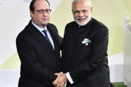 French President Francois Hollande, left, greets India's Prime Minister Narendra Modi as he arrives for the COP21, United Nations Climate Change Conference, in Le Bourget, outside Paris, Monday, Nov. 30, 2015. (Loic Venance/Pool Photo via AP)