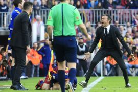 SB2695 - Barcelona, -, SPAIN : Barcelona's coach Luis Enrique (R) shouts after a fault was committed on Barcelona's Argentinian forward Lionel Messi (down) during the Spanish league football match FC Barcelona vs Club Atletico de Madrid at the Camp Nou stadium in Barcelona on January 30, 2016. AFP PHOTO/ PAU BARRENA