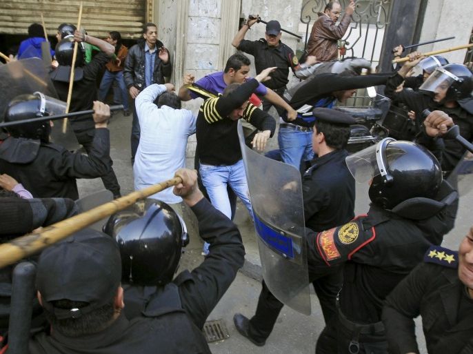 Riot police clash with protesters in Cairo January 26, 2011. Five years ago thousands of protesters took to the streets demanding the end of the 30-year reign of President Mubarak as Egypt became the second country to join the Arab Spring. After weeks of clashes, strikes and protests across Egypt, Mubarak resigned on February 11, 2011. REUTERS/Goran Tomasevic SEARCH "EGYPT UPRISING" FOR ALL 15 IMAGES TPX IMAGES OF THE DAY