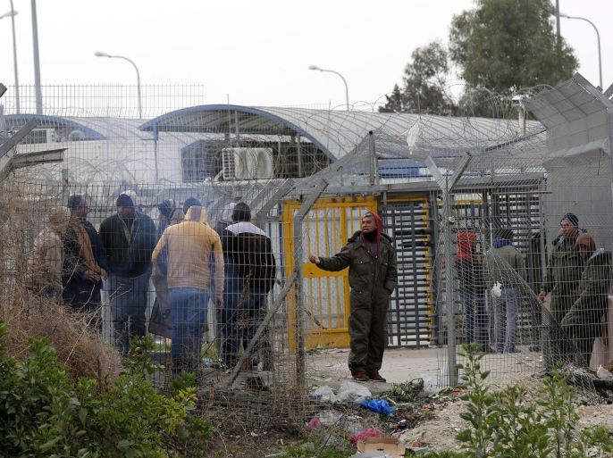 Palestinian workers wait to cross into Israeli settlement area at the Mitar checkpoint, south of the West Bank city of Hebron, 19 January 2016. Israeli security forces banned all Palestinians workers to enter Israeli settlement on 19 January. The tensions between the two sides have been flaring as the peace process in the Middle East has been stalled since 2014, when nine months of fruitless talks ground to a halt. According to reports, more than 25 Israelis were killed in a series of stabbing, shooting and cars ramming attacks carried out by Palestinians in Israel, the West Bank and east Jerusalem, as the death toll of Palestinians killed by Israeli security forces in the Palestinian Territories since early October 2015 reaches 160.