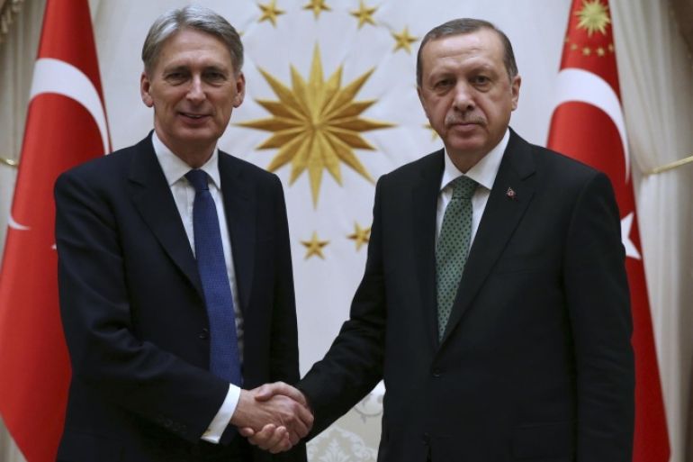 Turkey's President Recep Tayyip Erdogan, right, and British Foreign Secretary Philip Hammond pose for a photo prior to their meeting in Ankara, Turkey, Thursday, Jan. 14, 2016. Hammond is in Turkey on an official visit. (Presidential Press Service Pool via AP)